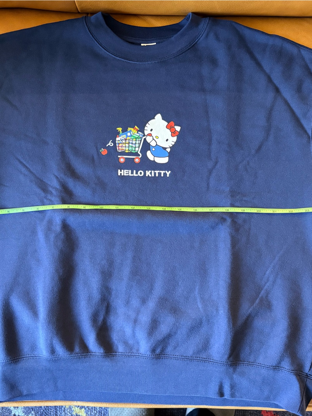Uniqlo x Sanrio Hello Kitty Women’s Navy Graphic Sweatshirt - new without tags - Picture 5 of 6